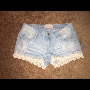 ✨2 FOR $10✨ Lace detailed shorts